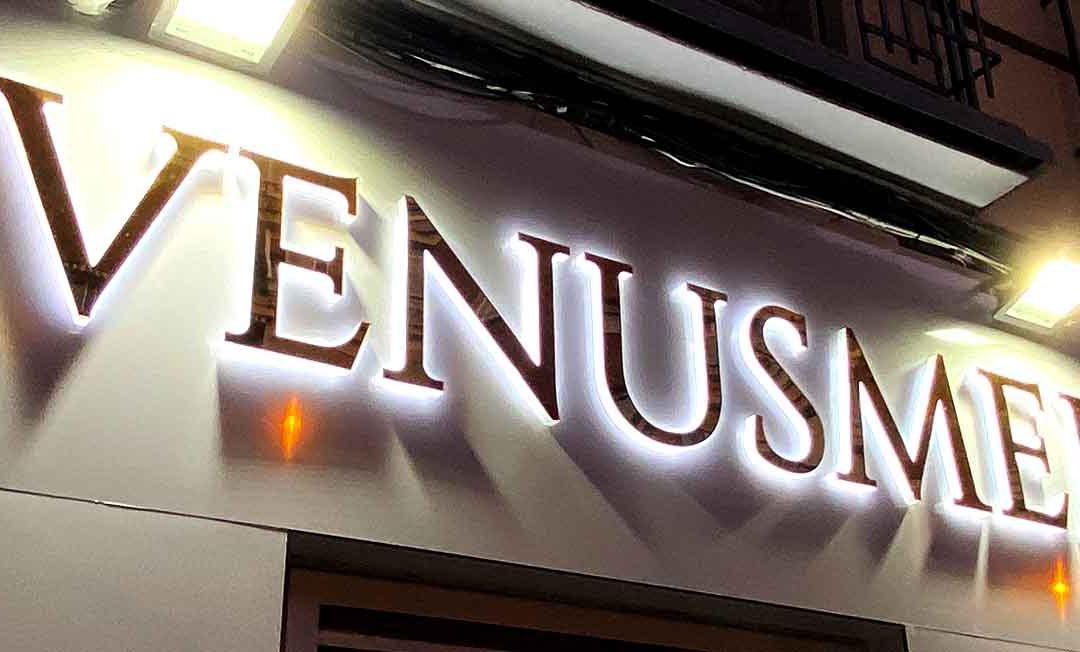 ¿Es lo mismo el metacrilato y el acrílico?